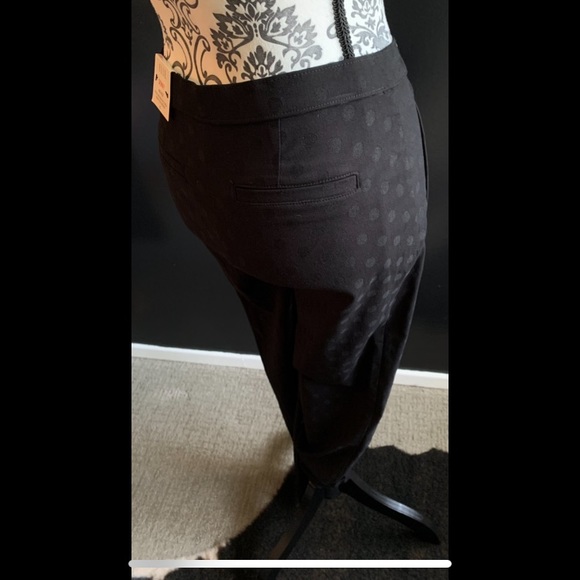 NWT ELLE Skinny Mid Rise Black Polka Dotted Pants - Picture 5 of 7